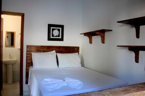 Minibar, fer et planche à repasser, Wi-Fi gratuit, draps fournis