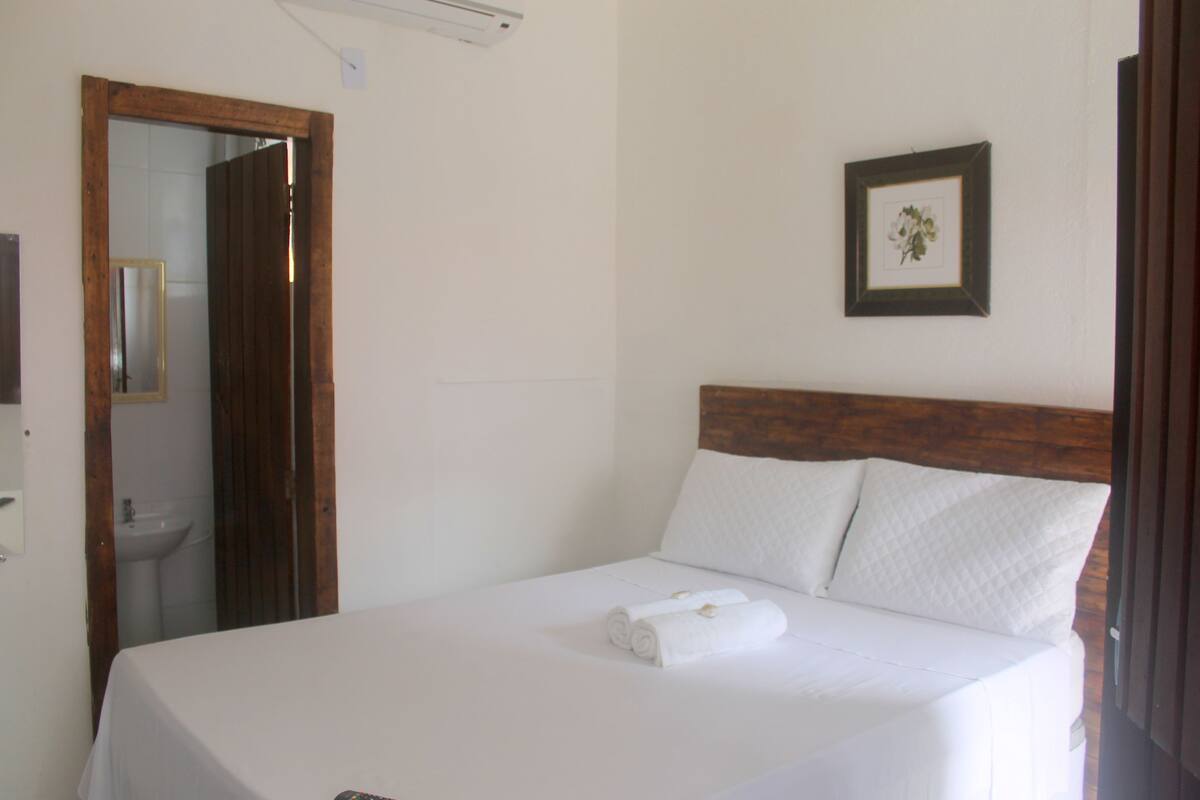 Chambre Double Standard | Minibar, fer et planche à repasser, Wi-Fi gratuit, draps fournis