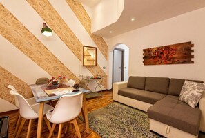 クラシック アパートメント 3 ベッドルーム シティビュー | リビングルーム | 薄型テレビ