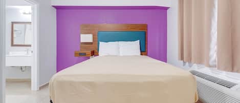 Premium Room, 1 Queen Bed, Accessible, Kitchenette | Desk, WiFi (free), bed sheets