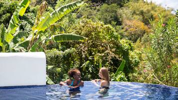 2 outdoor pools, pool loungers