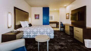 Basic Room, 1 King Bed | Desk, iron/ironing board, bed sheets