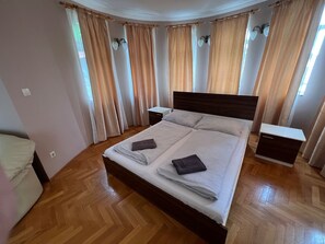 Family Suite, 2 Bedrooms H 5-6  | Bügeleisen/Bügelbrett, kostenloses WLAN, Bettwäsche