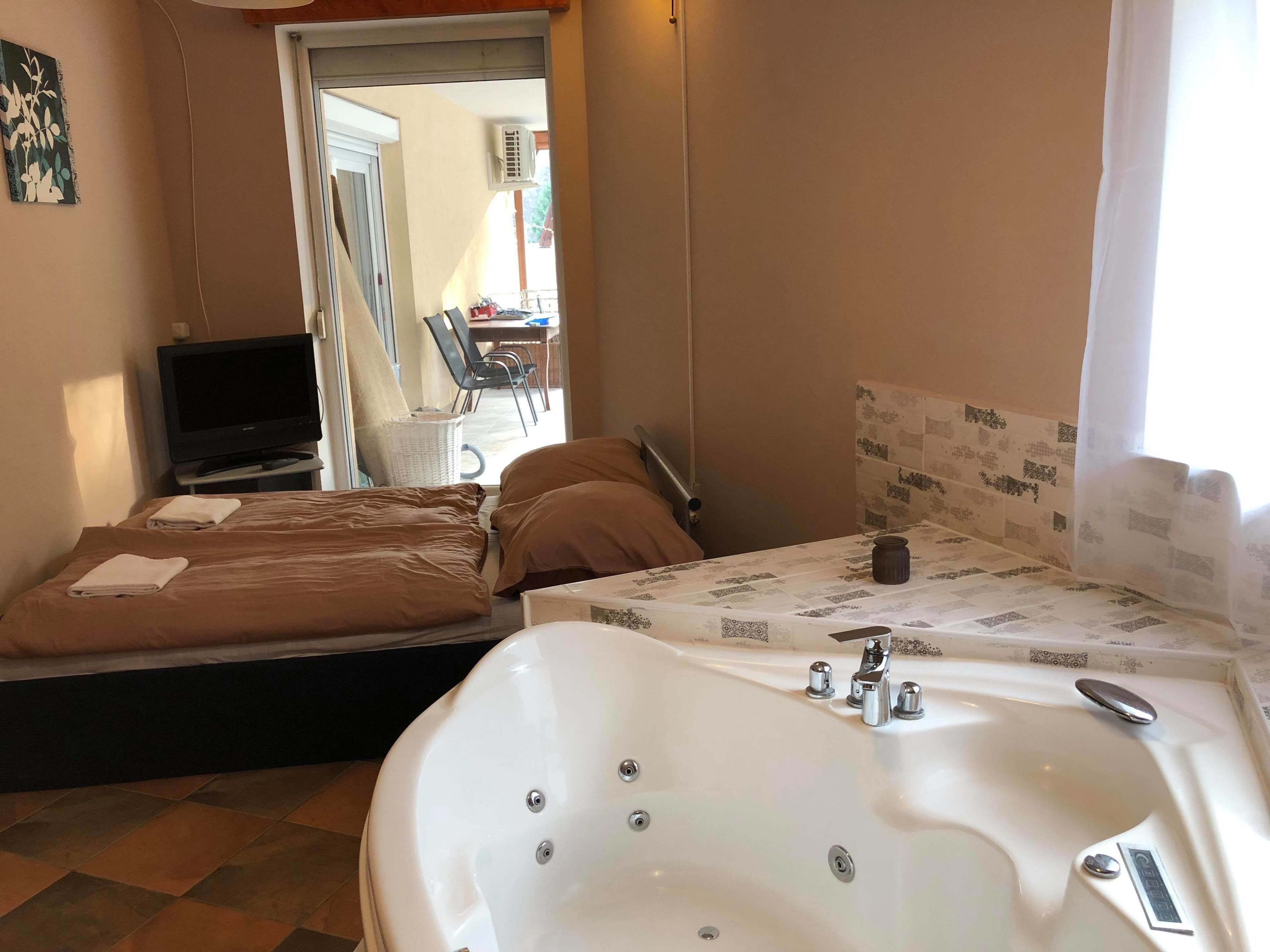 Elite Room, 1 Double Bed | Private spa tub