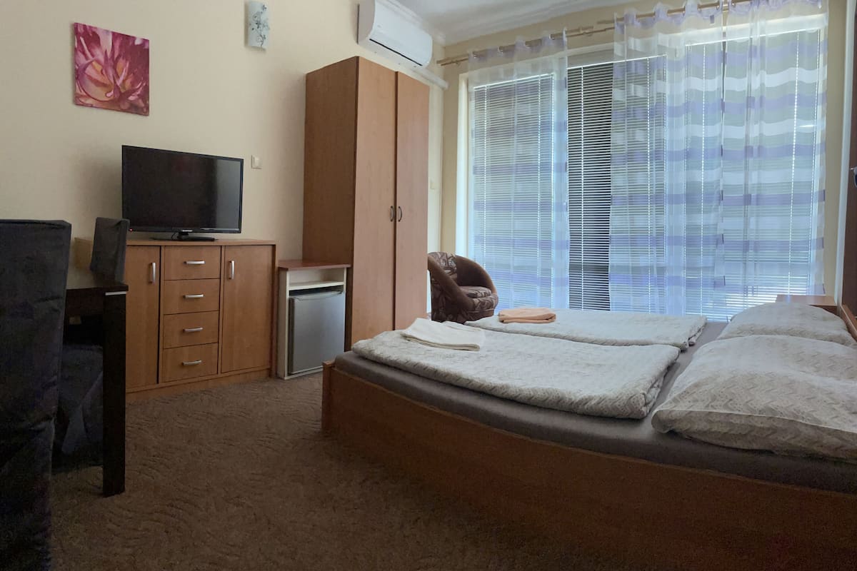 Comfort Room, 1 Queen Bed