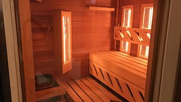 Sauna, hot tub