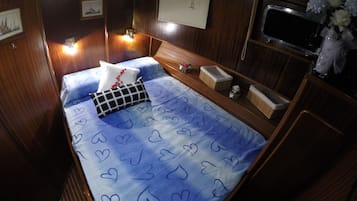 Suite, 3 Schlafzimmer, Meerseite (Yacht) | 3 Schlafzimmer, kostenloses WLAN