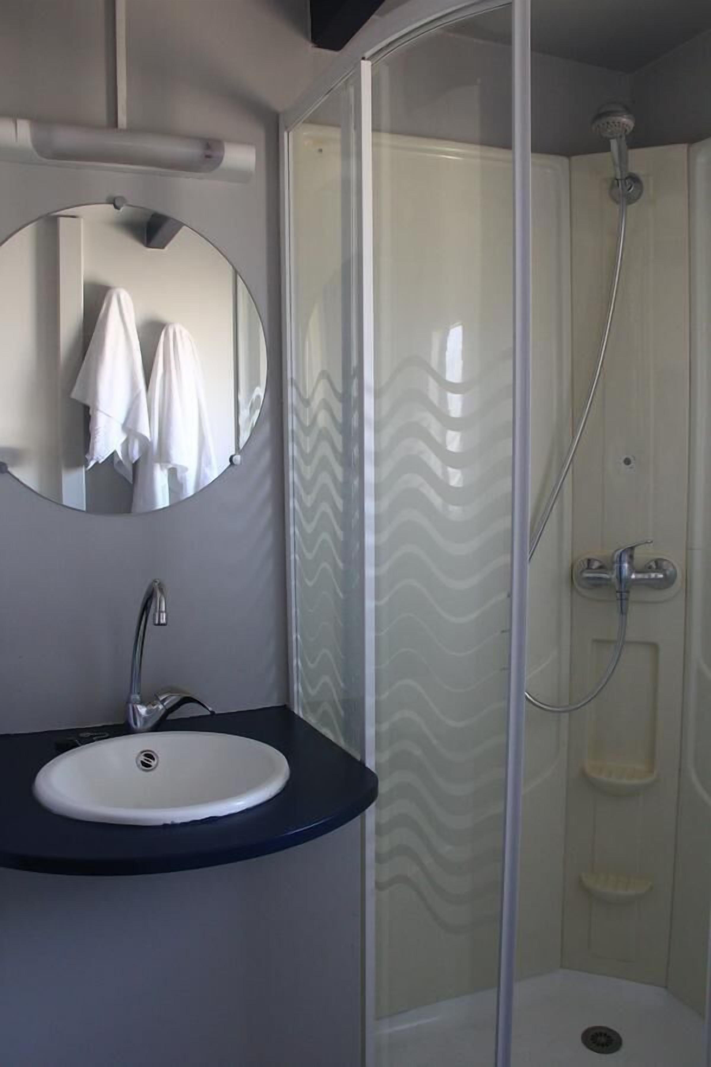 Shower, towels