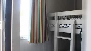 Free cots/infant beds, bed sheets
