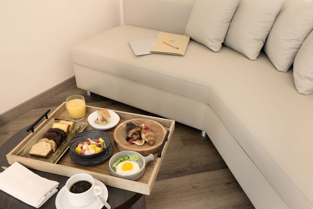 2 bedrooms, premium bedding, down duvets, in-room safe