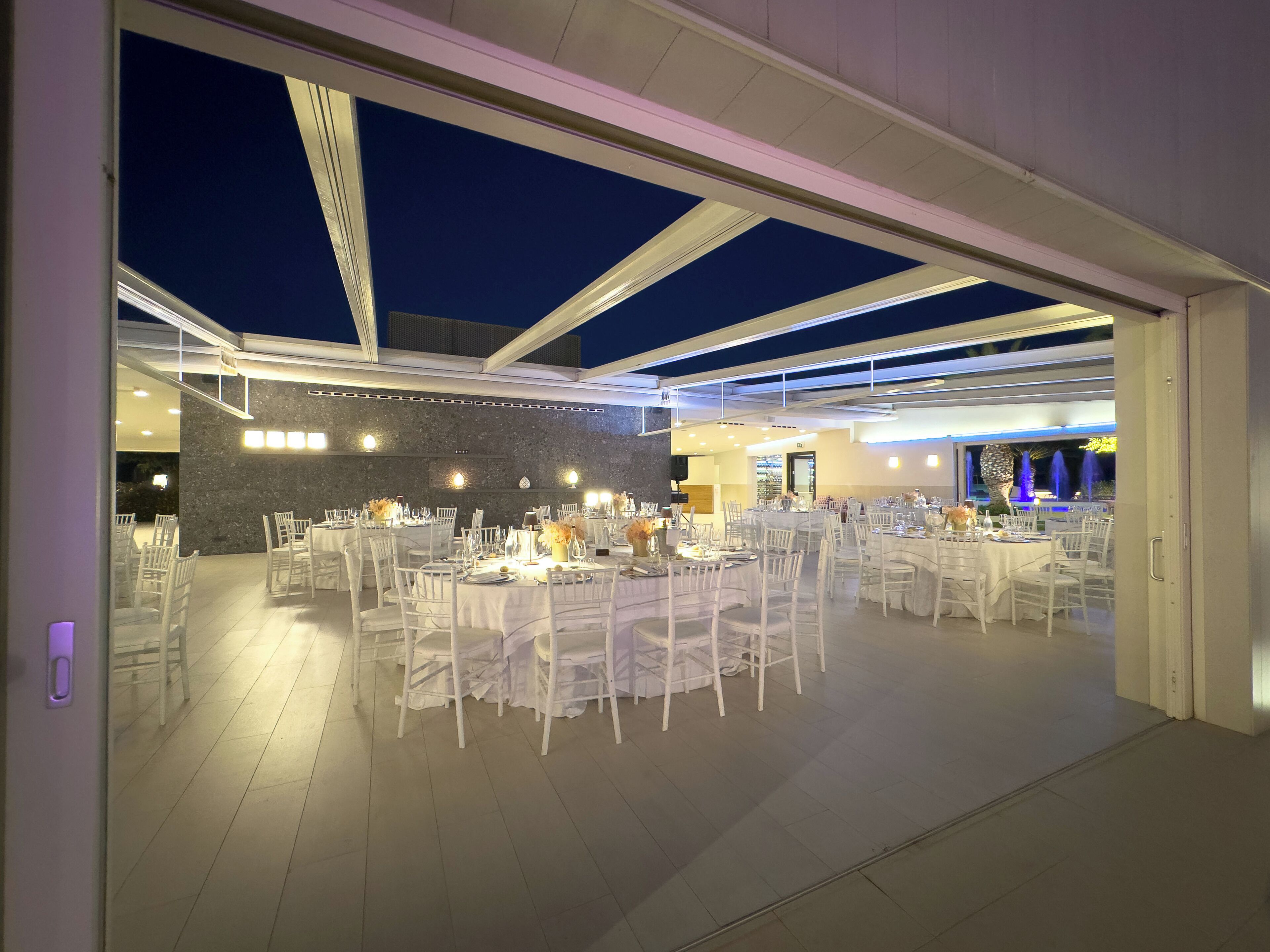 5 restaurants, breakfast, lunch, dinner served; italian cuisine