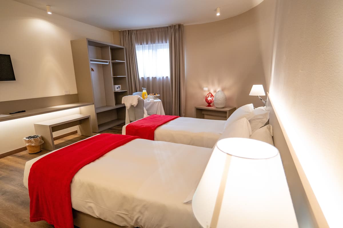 2 bedrooms, premium bedding, down duvets, in-room safe
