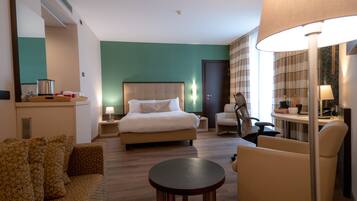 Dobbeltrom – superior | Sengetøy av topp kvalitet, dundyner, safe på rommet og skrivebord