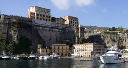 Yacht Suite Sorrento