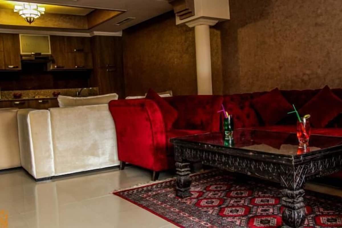 apartment, 1 bedroom | living room | tv