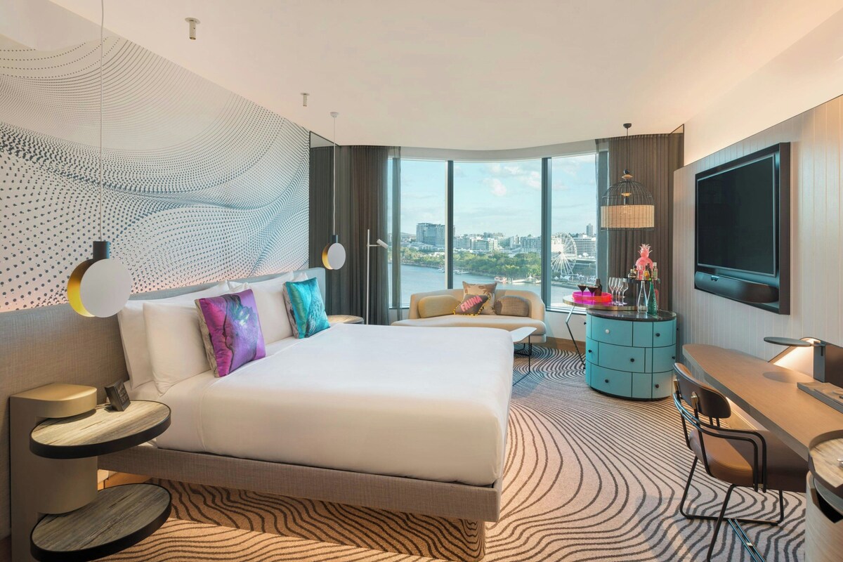 W Brisbane