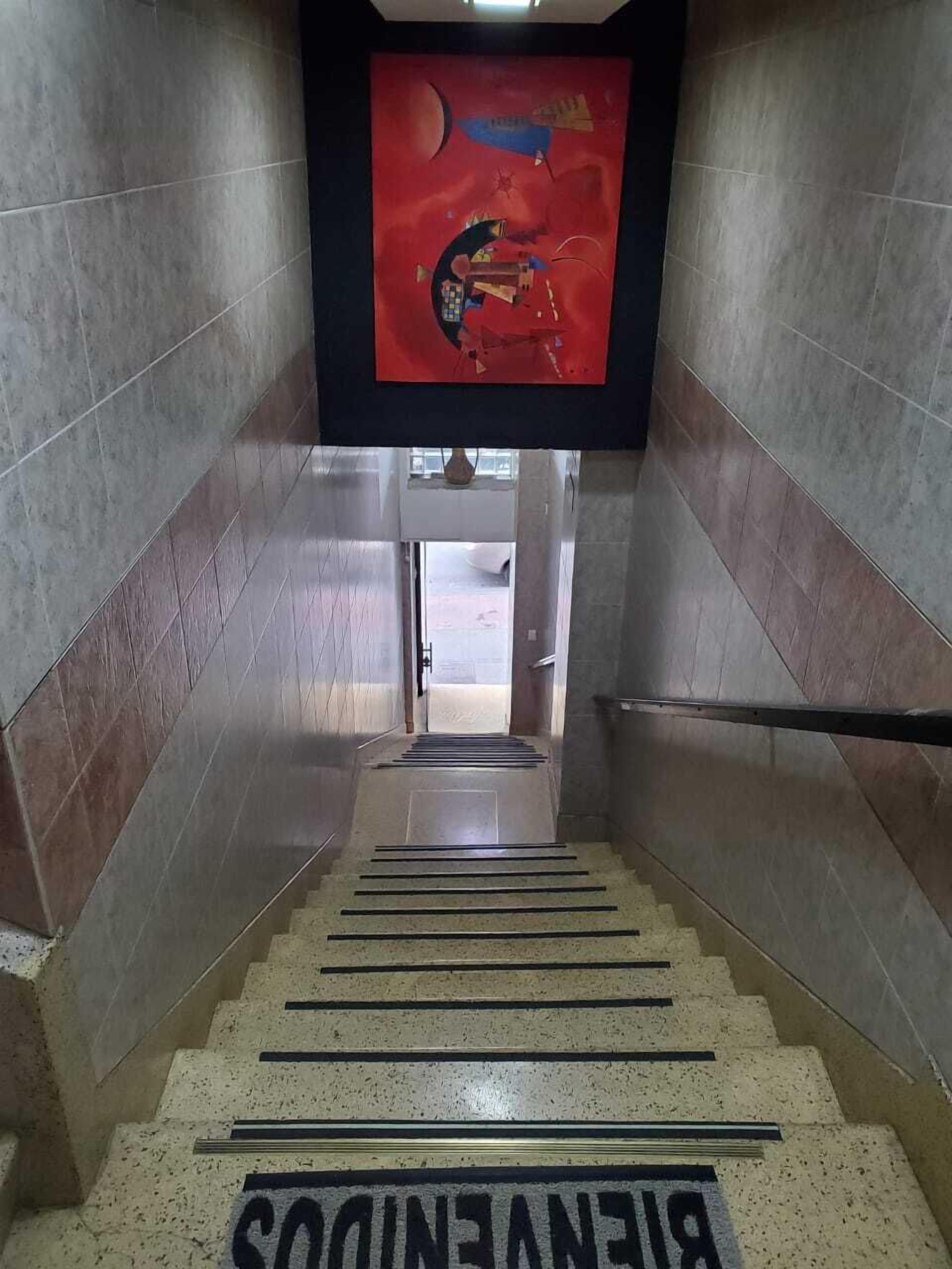 25-inch flat-screen tv with cable channels, tv