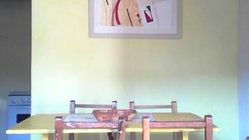Casa, 2 quartos | Opções para refeição no quarto
