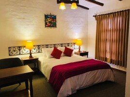 Habitación doble | Caja fuerte, wifi gratis, ropa de cama