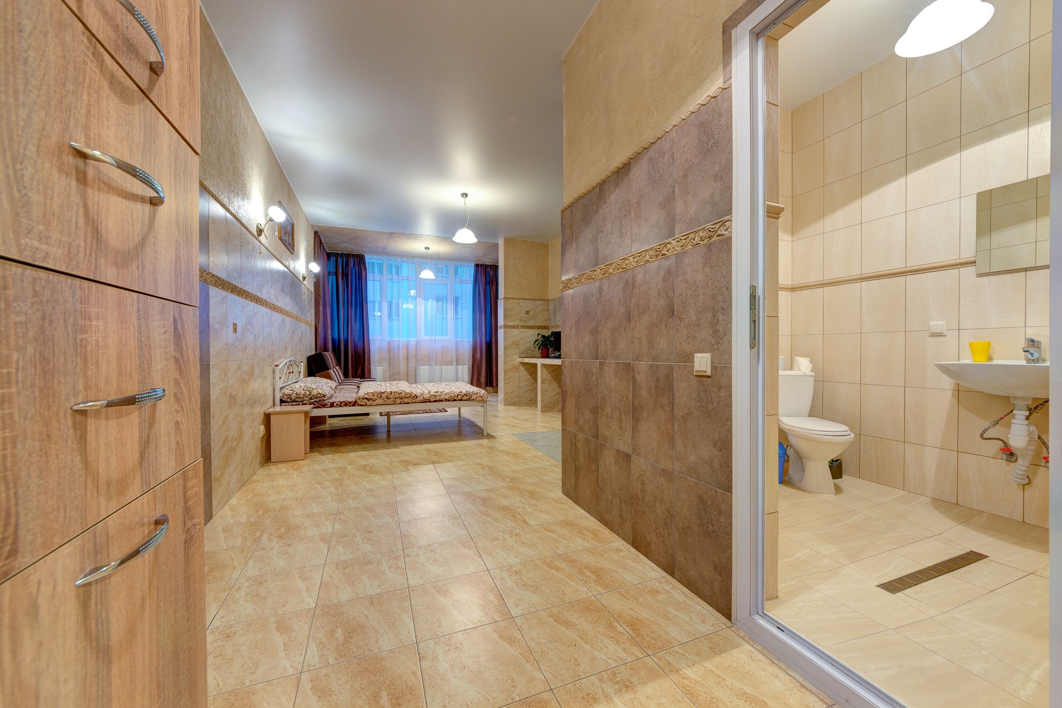 Superior Apartment | Premium bedding, iron/ironing board, rollaway beds, free WiFi