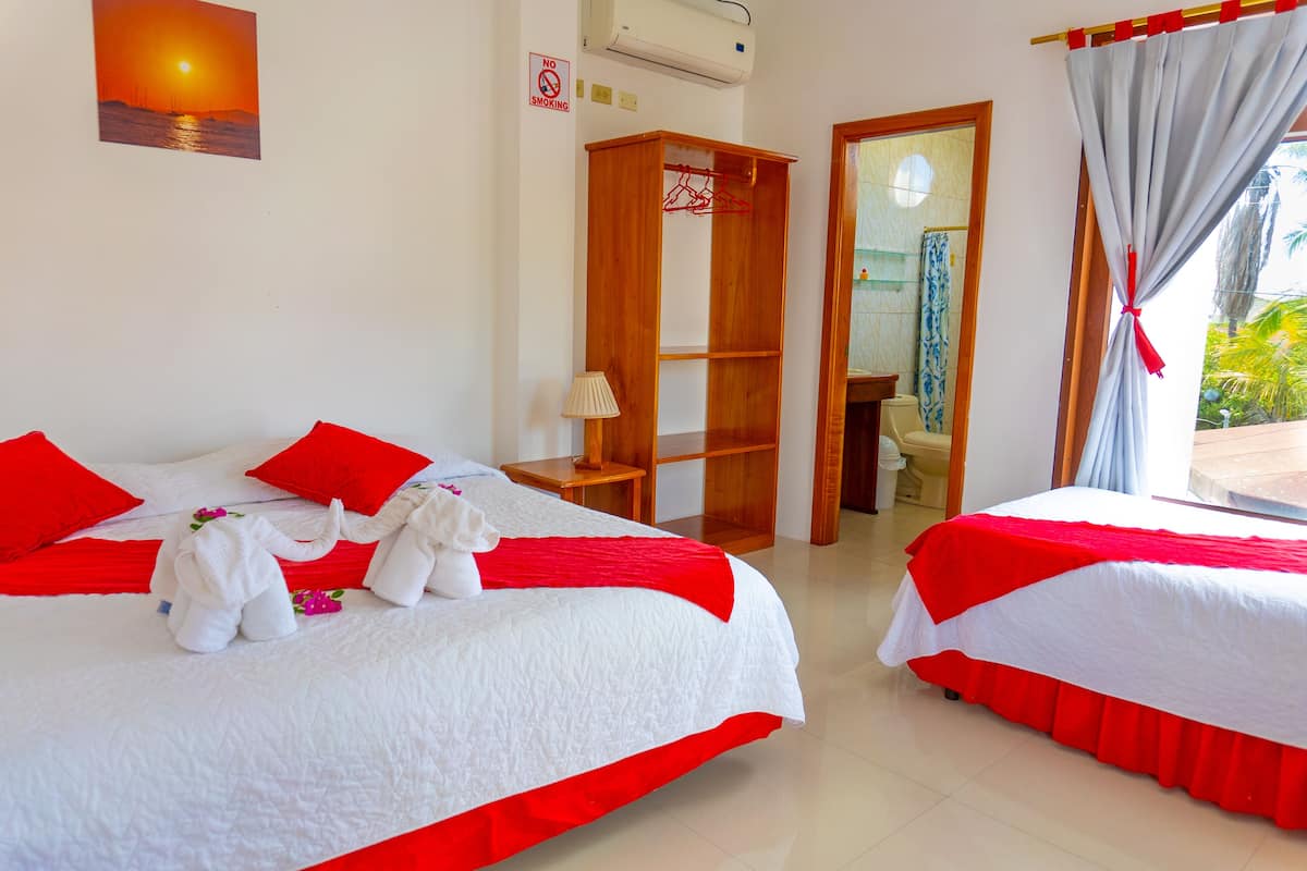 Familie vierpersoonskamer | Luxe beddengoed, donzen dekbedden, pillowtop-bedden