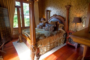 4 slaapkamers, luxe beddengoed, individueel gemeubileerd, een bureau