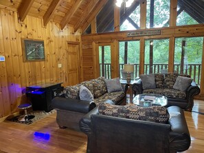 Smart TV, fireplace, video games - Hot tub and arcade game! Enjoy TRANQUIL MOMENTS at this stunning log cabin! (Gatlinburg)