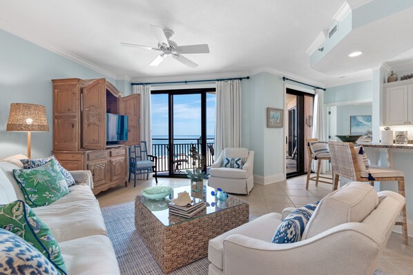 Fernseher, DVD-Player, Bücher