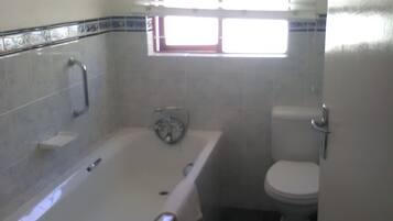 Baignoire, serviettes fournies