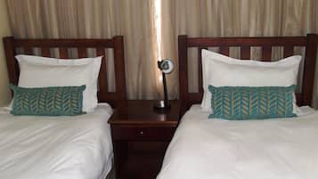 2 habitaciones, tabla de planchar con plancha y ropa de cama