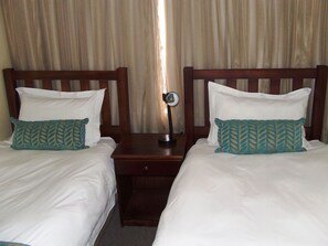 2 Schlafzimmer, Bügeleisen/Bügelbrett, Bettwäsche