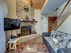 Televisión, chimenea, videojuegos y futbolito