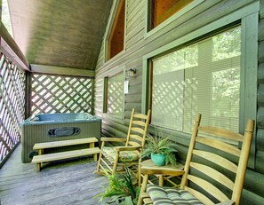 Terrace/patio - Secluded cabin, great location, hot tub, and foosball! (Sevierville)