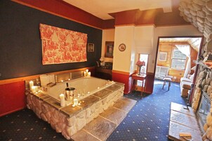 Suite Presidensial | Kamar mandi | Perlengkapan mandi desainer, pengering rambut, jubah mandi, dan handuk