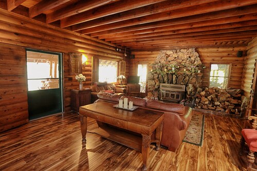 Gold Mountain Manor Bed and Breakfast