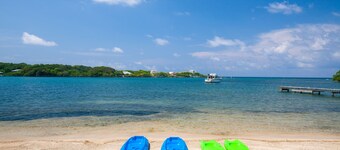 Incredibile per grandi gruppi - casa sulla spiaggia appena fuori dal West End con piscina, kayak e paddleboard