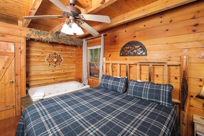 1 bedroom, iron/ironing board, free WiFi, bed sheets - Cute dog friendly 1 bedroom with hot tub and pool table! Great location! (Sevierville)