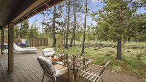 A wooden deck with outdoor furniture, including chairs and a table, overlooking a forested area. - 2 Tokatee-Sunriver, Oregon: Hot Tub, BBQ, WiFi, SHARC Aquatics, Tubing Hill, Mt. Bachelor, Golf, Deschutes River, Tennis, Bike Paths (Sunriver)