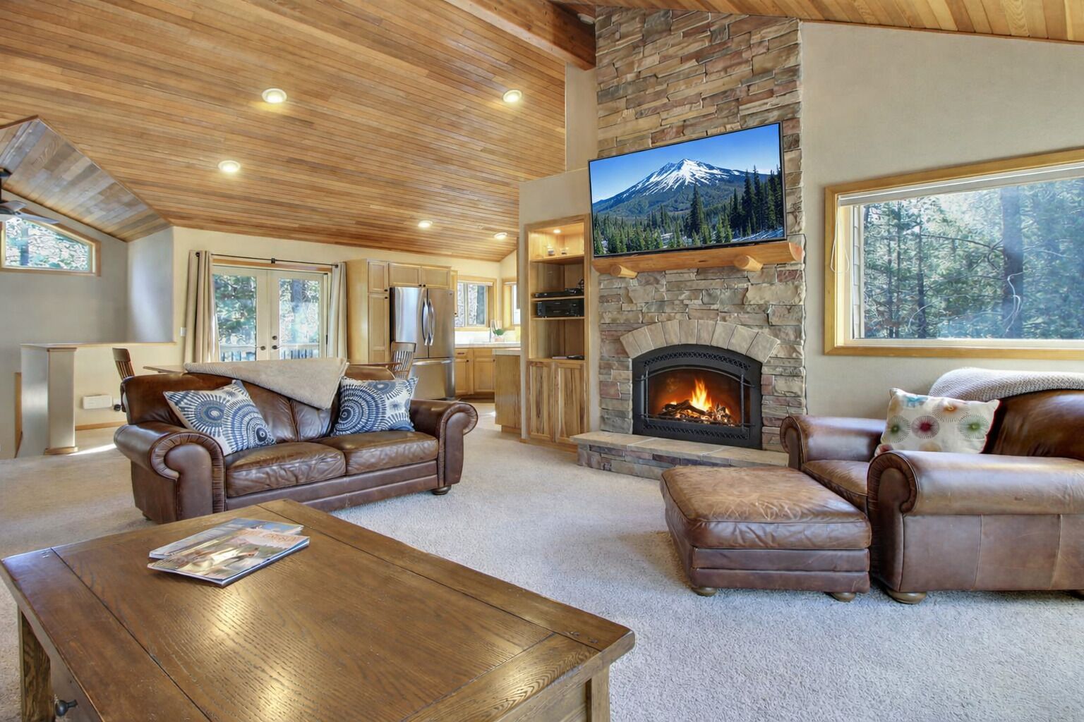 Fernseher, Kamin, Tischtennisplatte