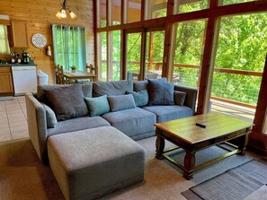 智能电视、壁炉、桌上足球