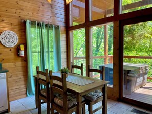 Outdoor dining - A true MOUNTAIN PARADISE- Classic log cabin, hot tub, and foosball! (Gatlinburg)