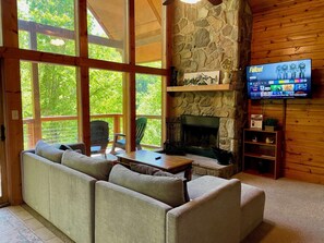 智能电视、壁炉、桌上足球