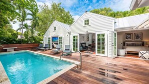 A heated pool - **THE ARTISTS' MUSE @ LOVE LANE** Immaculate Home & Pool + LAST KEY SERVICES... (Key West)