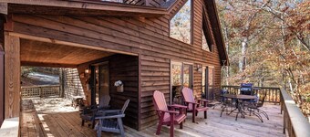 Above the River | 5 Min. Walk to Water | Hot Tub & Family Game Room