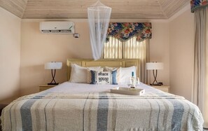 4 habitaciones, caja de seguridad en la habitación y escritorio 