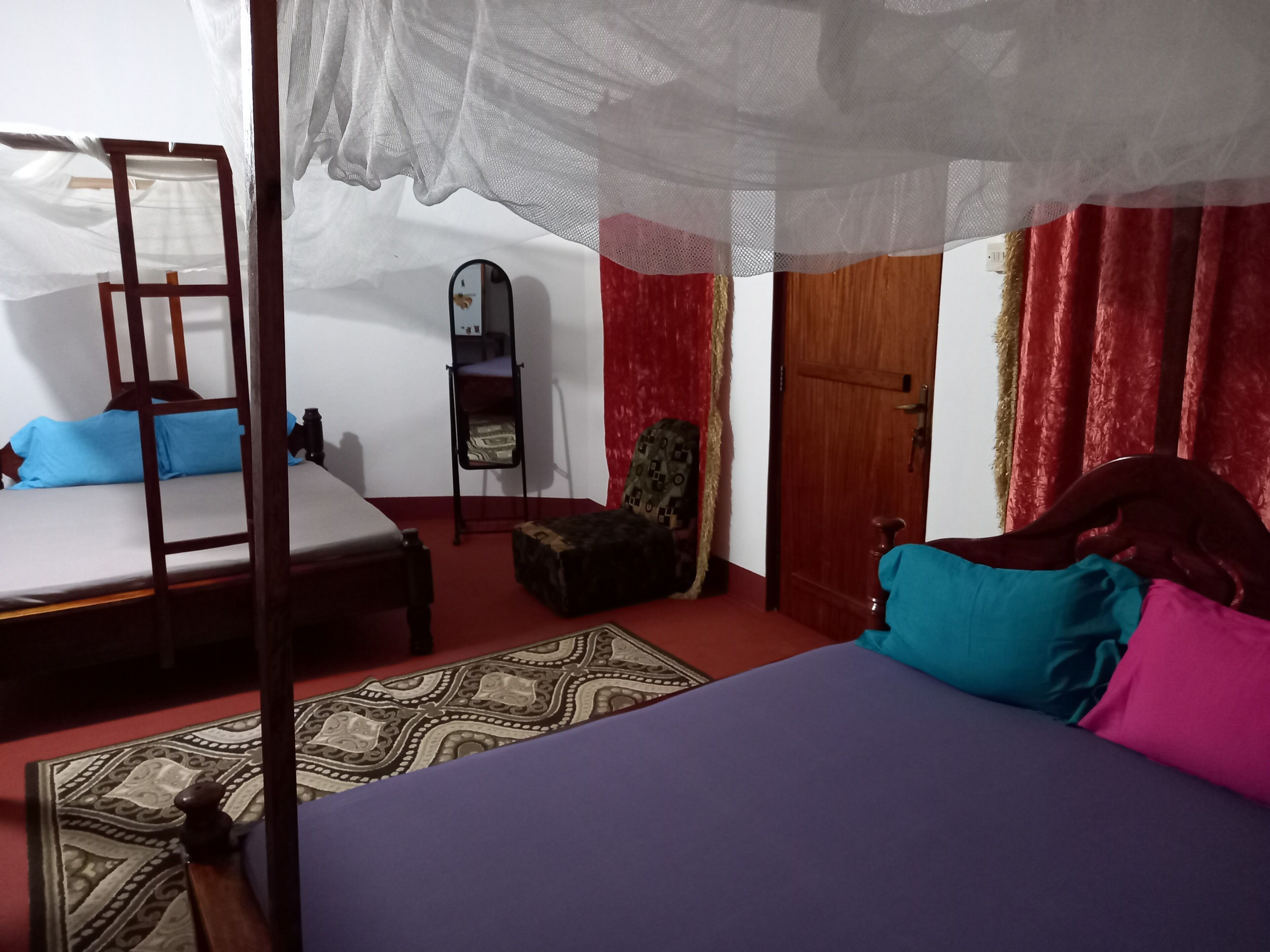 2 bedrooms, desk, iron/ironing board, WiFi