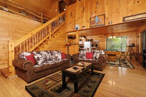 TV, fireplace - Adorable 1BR pet friendly log cabin with hot tub, pool table, and jacuzzi! (Gatlinburg)