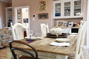 Dining - Sea Level | West end cottage with easy beach access (Dauphin Island)