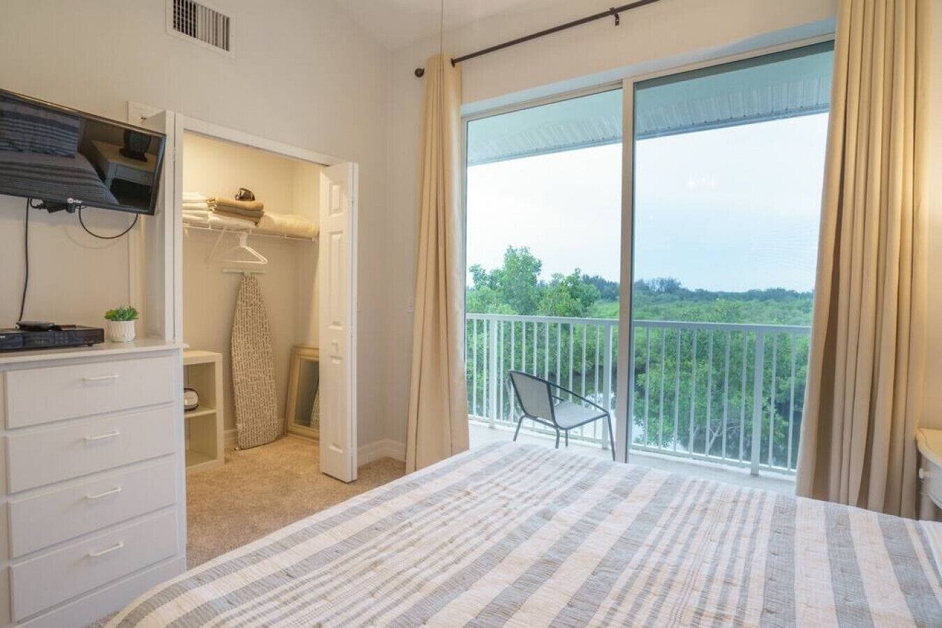 2 室のベッドルーム、アイロン / アイロン台、WiFi、ベッドシーツ