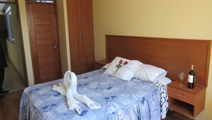 Double Room, 1 Double Bed, Private Bathroom | Desk, iron/ironing board (on request), rollaway beds (surcharge) - Sumac Tika Hostal (Cusco)